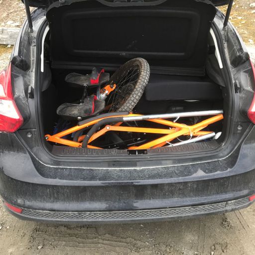 Jolette turvogn får plass i bagasjerommet på bilen